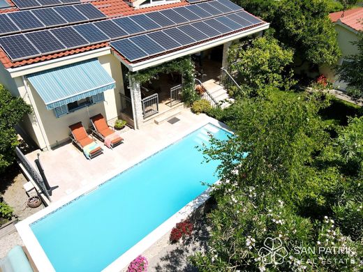 Villa in Kaštel Lukšić, Kaštela